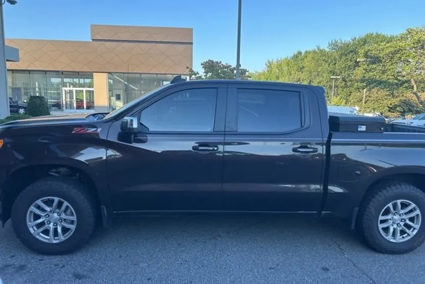 2019 Chevrolet Silverado 1500 LT photo 1