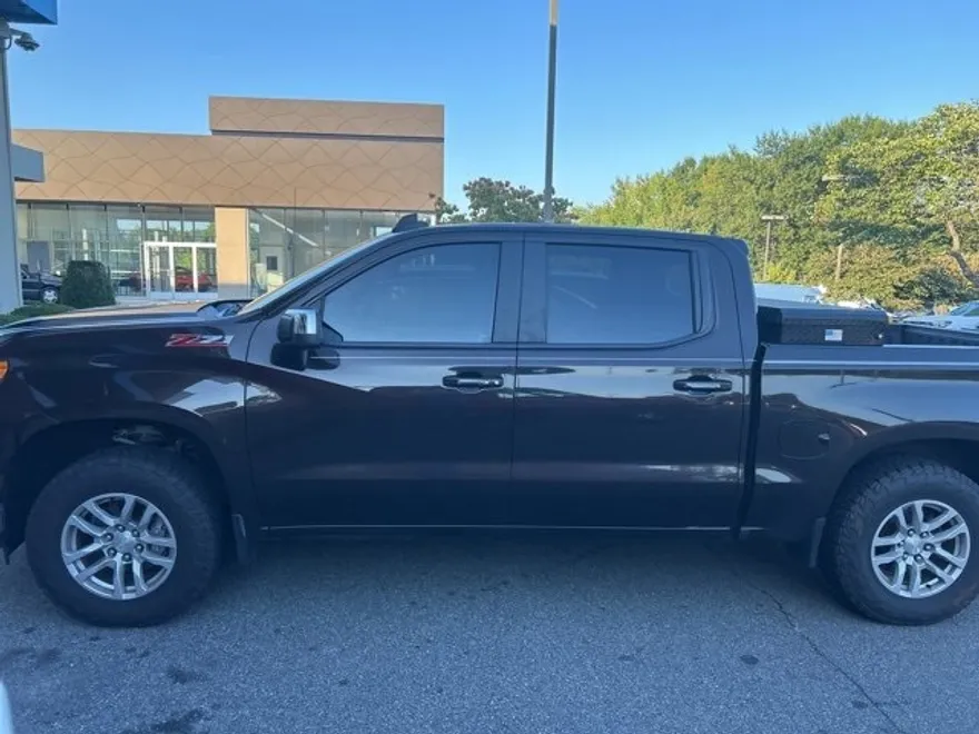 2019 Chevrolet Silverado 1500 LT photo 1