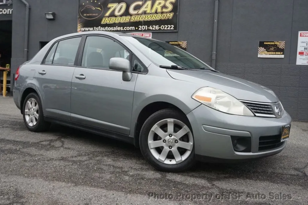 2009 Nissan Versa Sedan 1.8 S photo 1