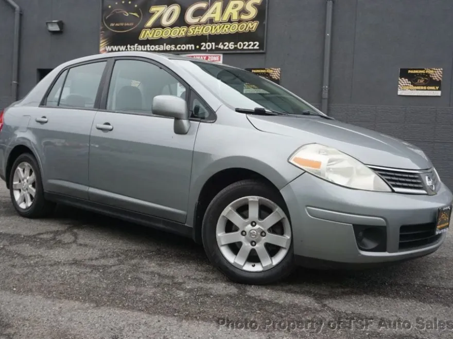 2009 Nissan Versa Sedan 1.8 S photo 1