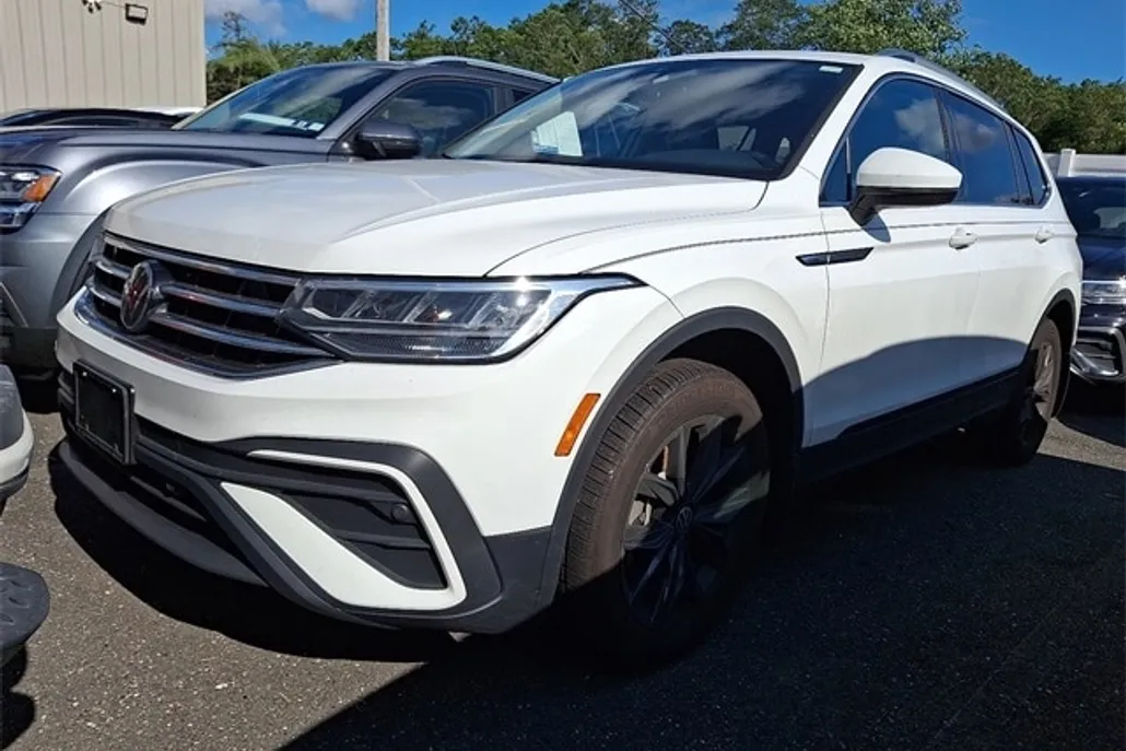2024 Volkswagen Tiguan SE Wolfsburg Edition photo 1