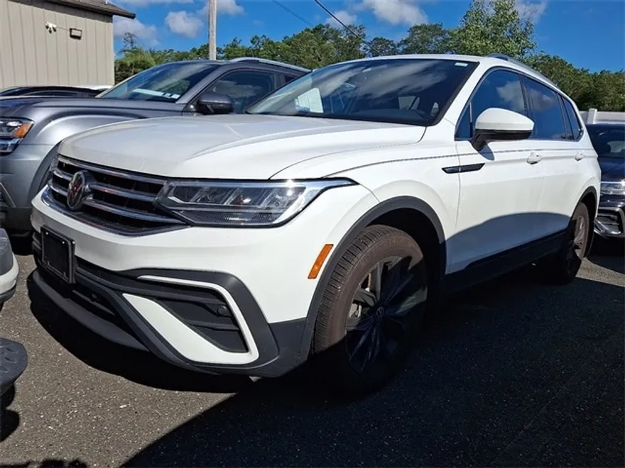 2024 Volkswagen Tiguan SE Wolfsburg Edition photo 1