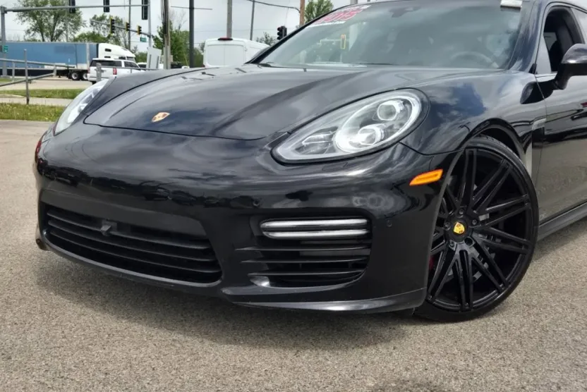 2015 Porsche Panamera GTS photo 1