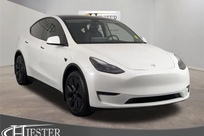2024 Tesla Model Y photo 1