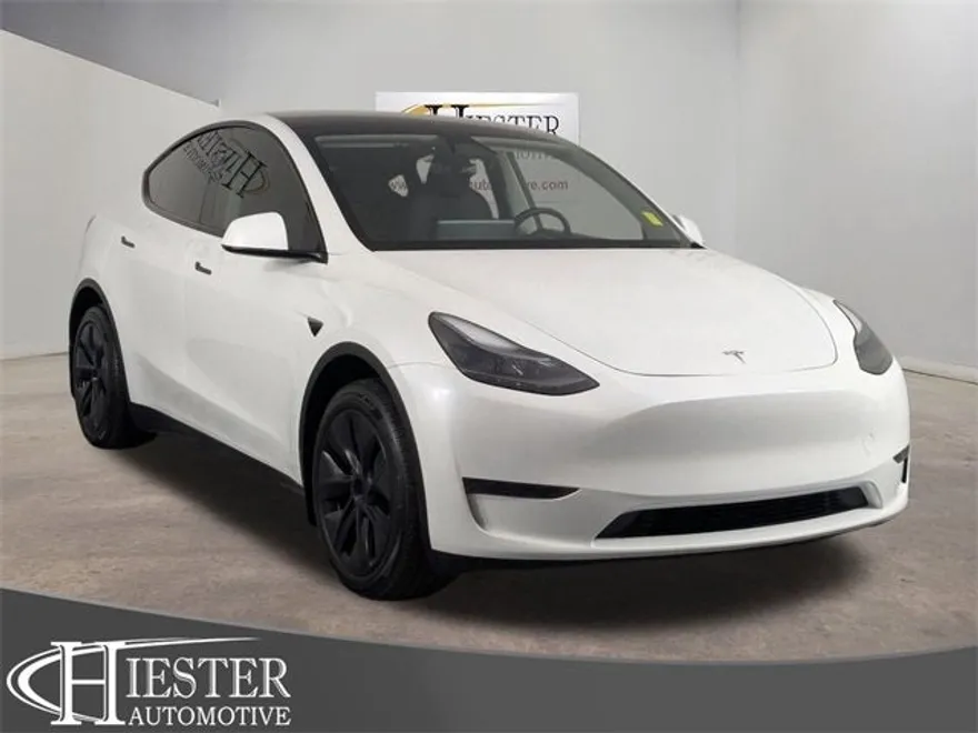 2024 Tesla Model Y photo 1