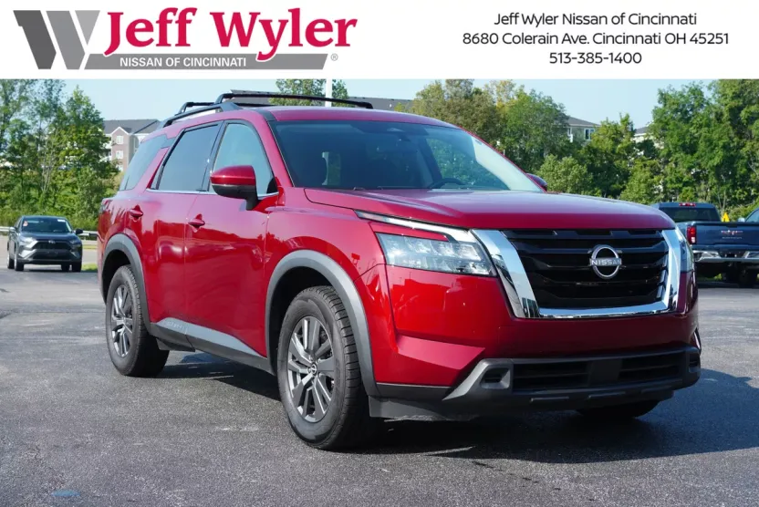 2023 Nissan Pathfinder SV photo 1
