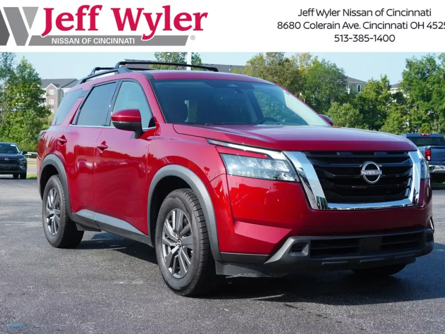 2023 Nissan Pathfinder SV photo 1