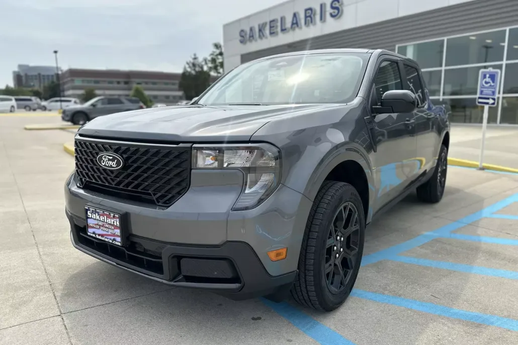 2025 Ford Maverick XLT photo 1