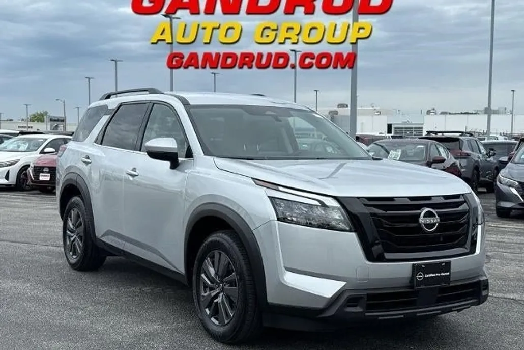 2024 Nissan Pathfinder SV photo 1