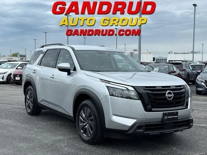 2024 Nissan Pathfinder SV photo 1