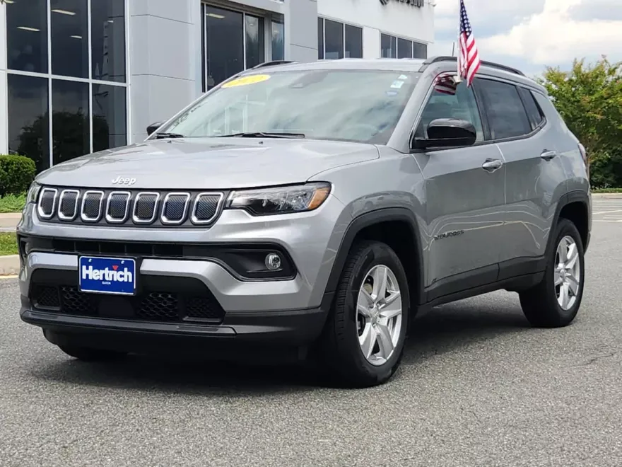 2022 Jeep Compass Latitude photo 1