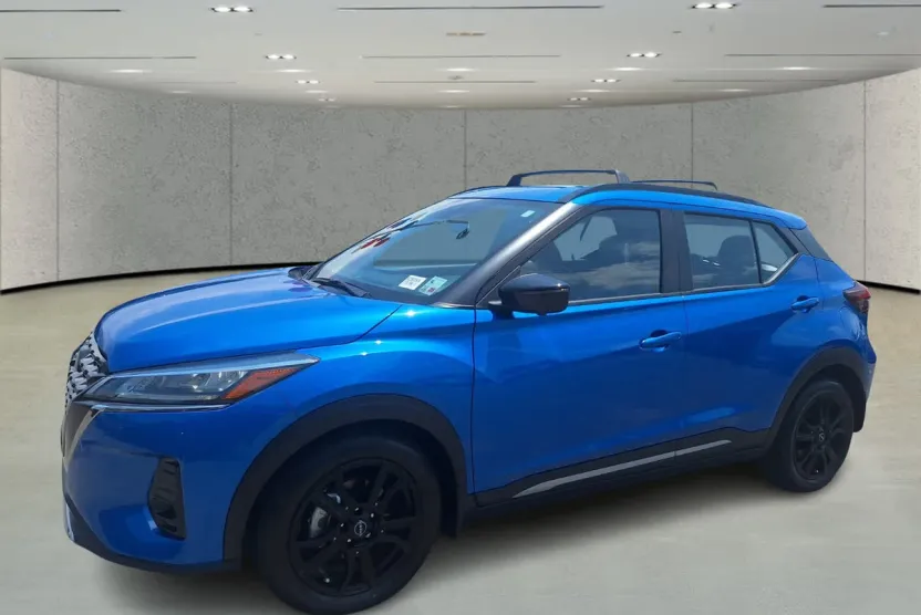 2023 Nissan Kicks SR photo 1