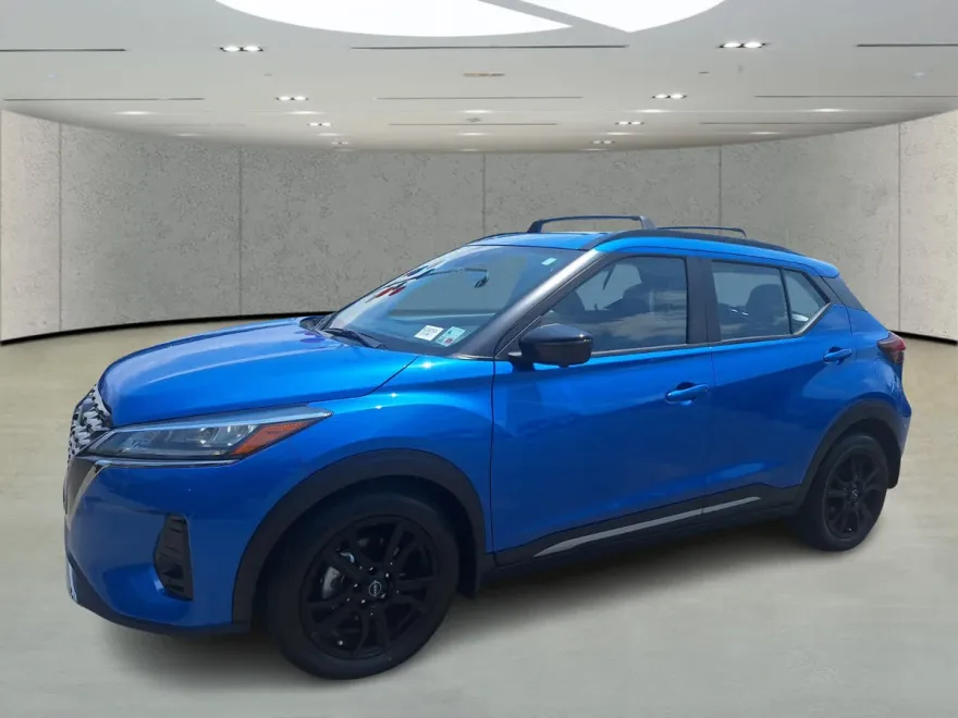 2023 Nissan Kicks SR photo 1