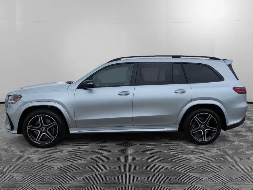 2025 Mercedes Benz GLS 450 4MATIC photo 1