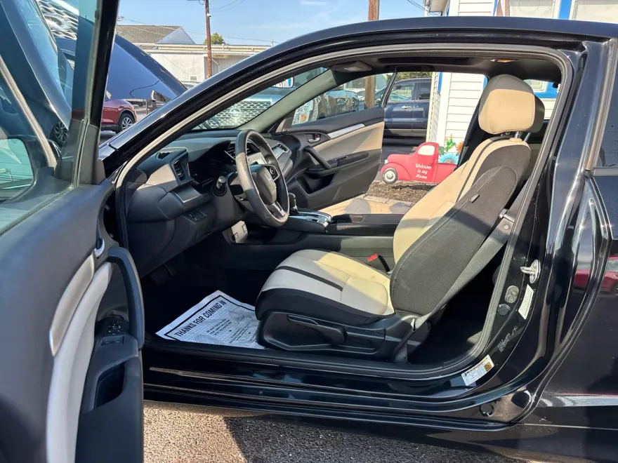 2017 Honda Civic photo 1