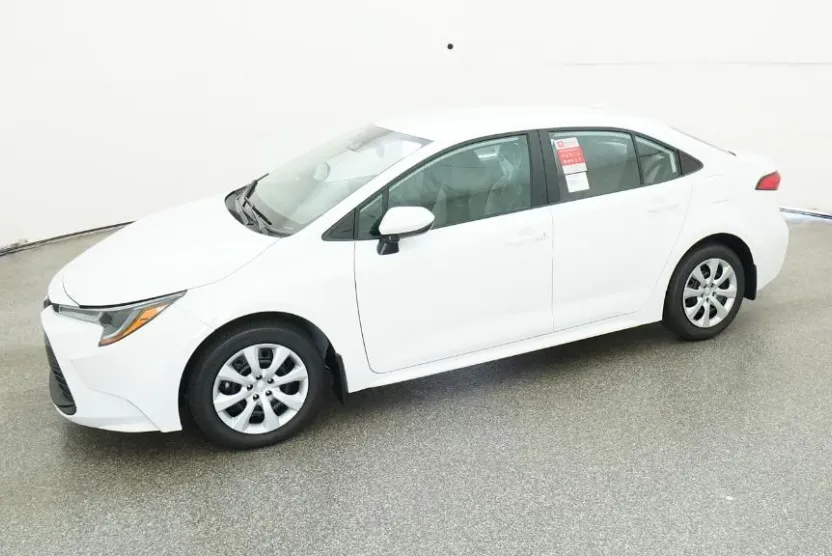 2025 Toyota Corolla LE photo 1