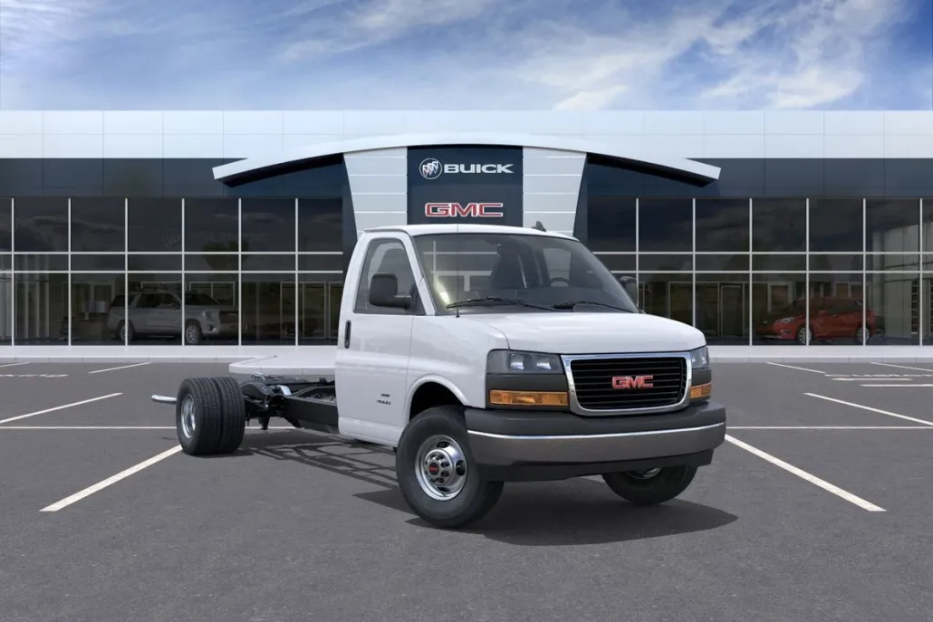 2025 Gmc Savana Cutaway photo 1