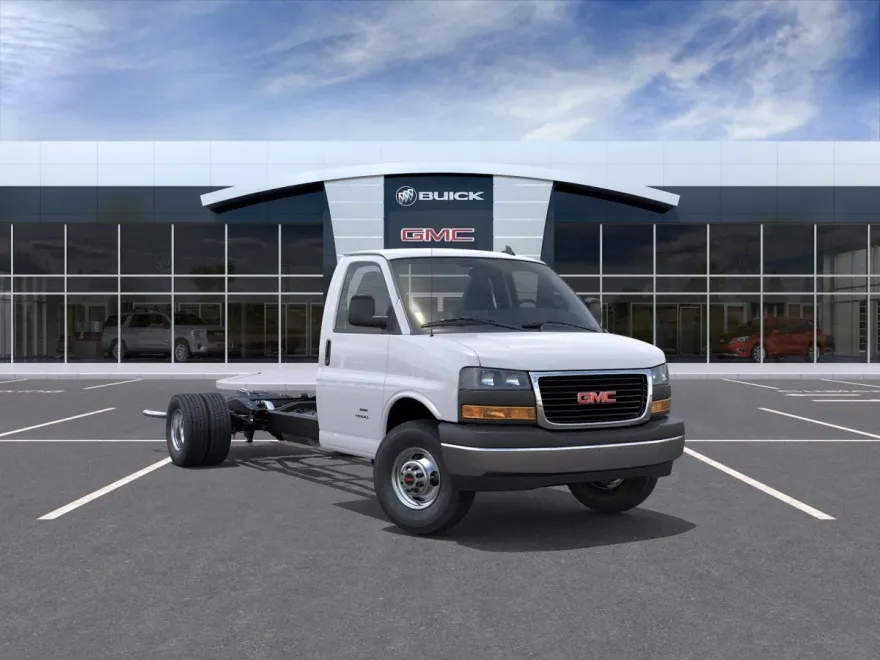 2025 Gmc Savana Cutaway photo 1