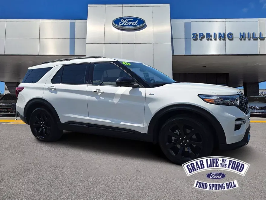 2022 Ford Explorer ST-Line photo 1
