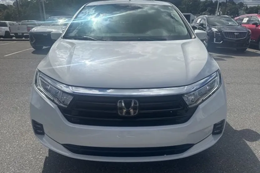2023 Honda Odyssey Touring photo 1