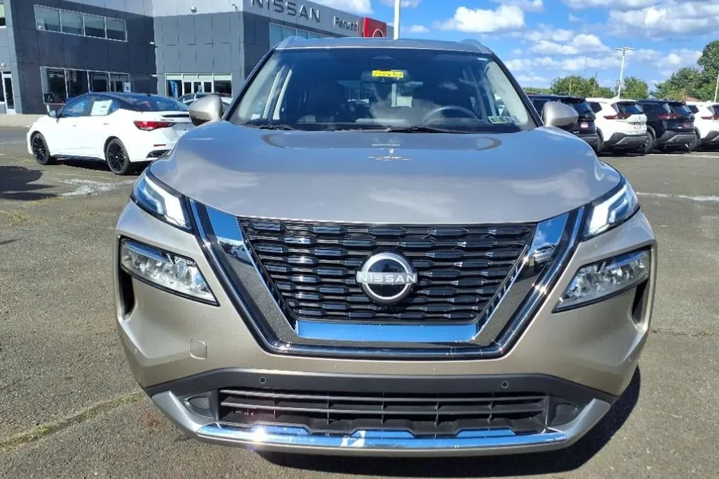 2023 Nissan Rogue Platinum photo 1