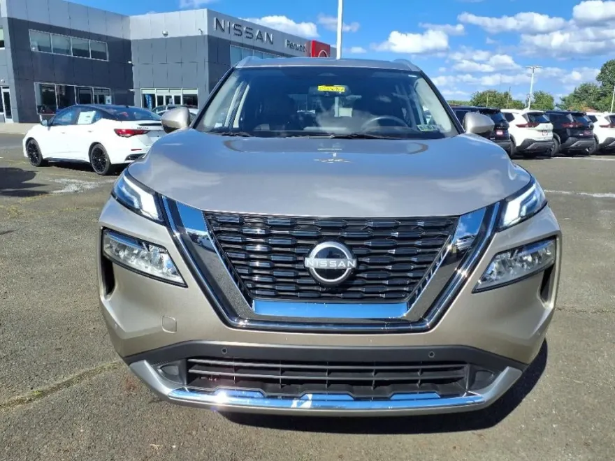 2023 Nissan Rogue Platinum photo 1