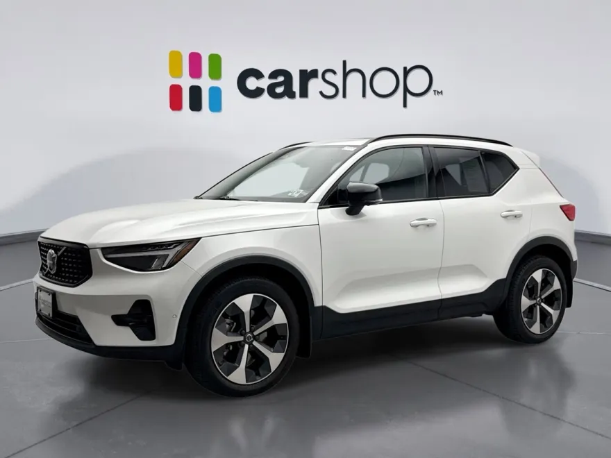 2023 Volvo XC40 Plus photo 1