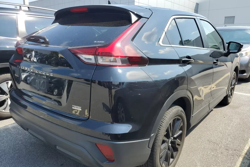 2024 Mitsubishi Eclipse Cross LE photo 1