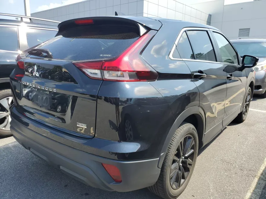 2024 Mitsubishi Eclipse Cross LE photo 1