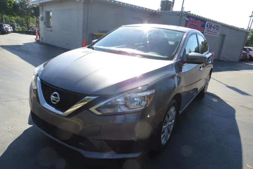 2017 Nissan Sentra SV photo 1