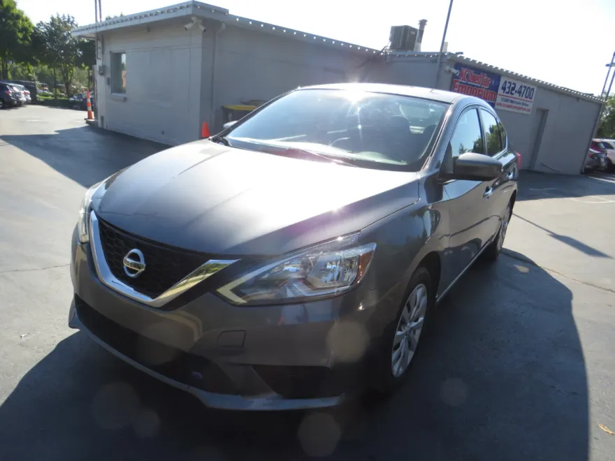 2017 Nissan Sentra SV photo 1