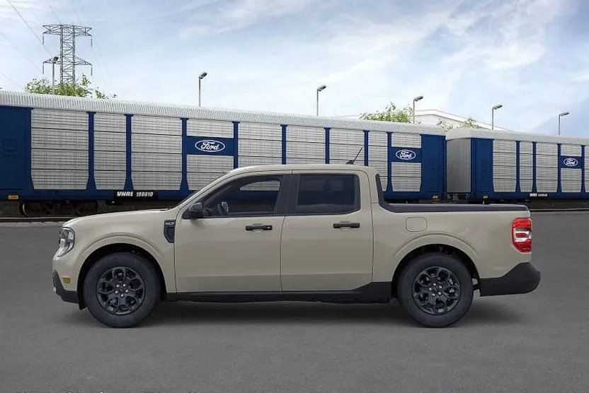 2025 Ford Maverick XLT photo 1