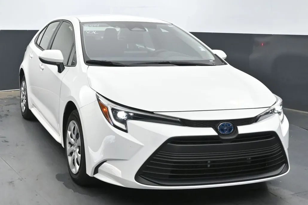 2025 Toyota Corolla Hybrid LE photo 1