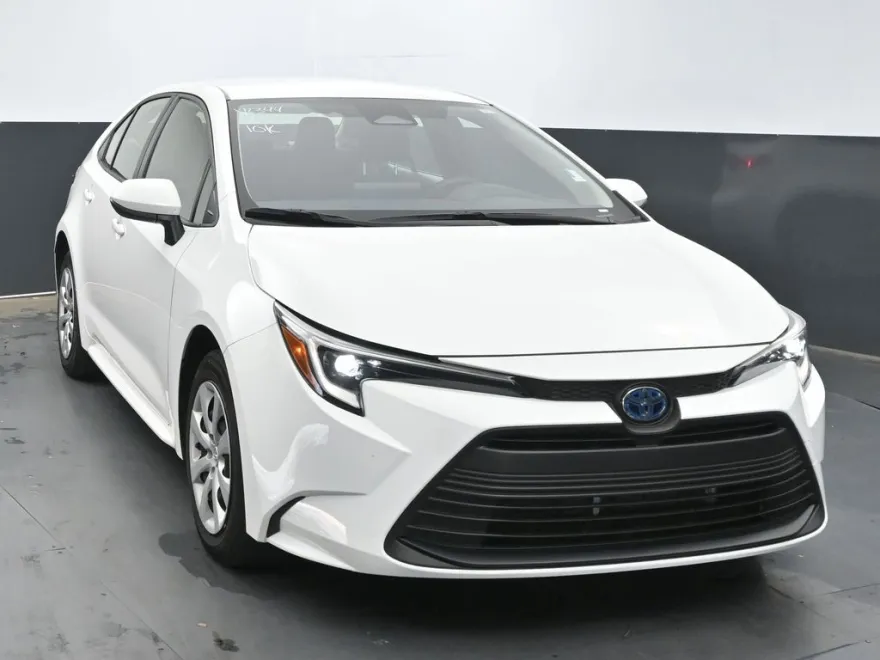 2025 Toyota Corolla Hybrid LE photo 1