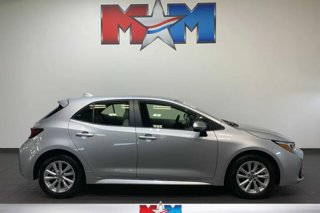 2024 Toyota Corolla SE photo 1