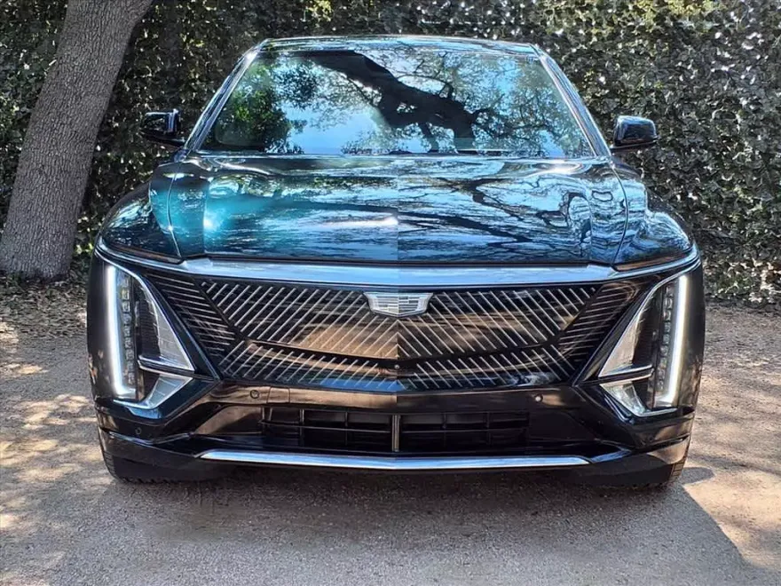 2024 Cadillac Lyriq Luxury photo 1
