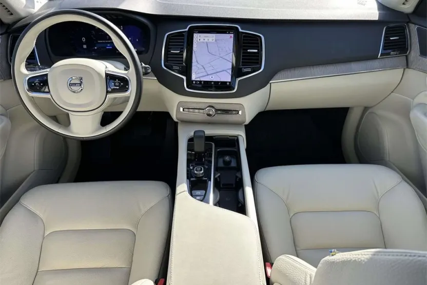 2024 Volvo XC90 Plus photo 1