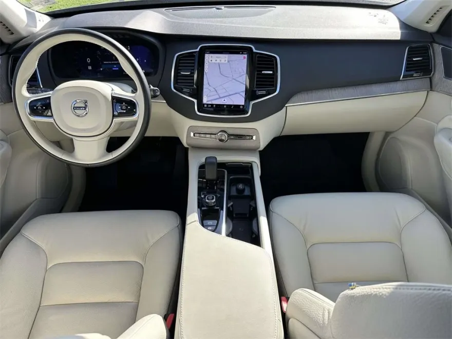 2024 Volvo XC90 Plus photo 1