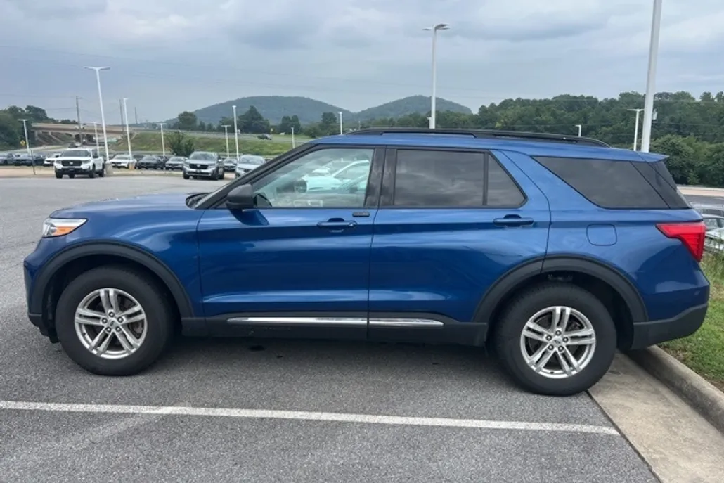 2022 Ford Explorer XLT photo 1
