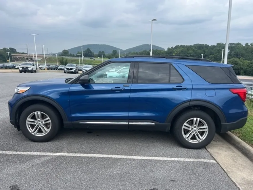 2022 Ford Explorer XLT photo 1