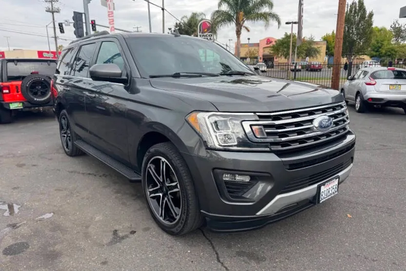2020 Ford Expedition XLT photo 1