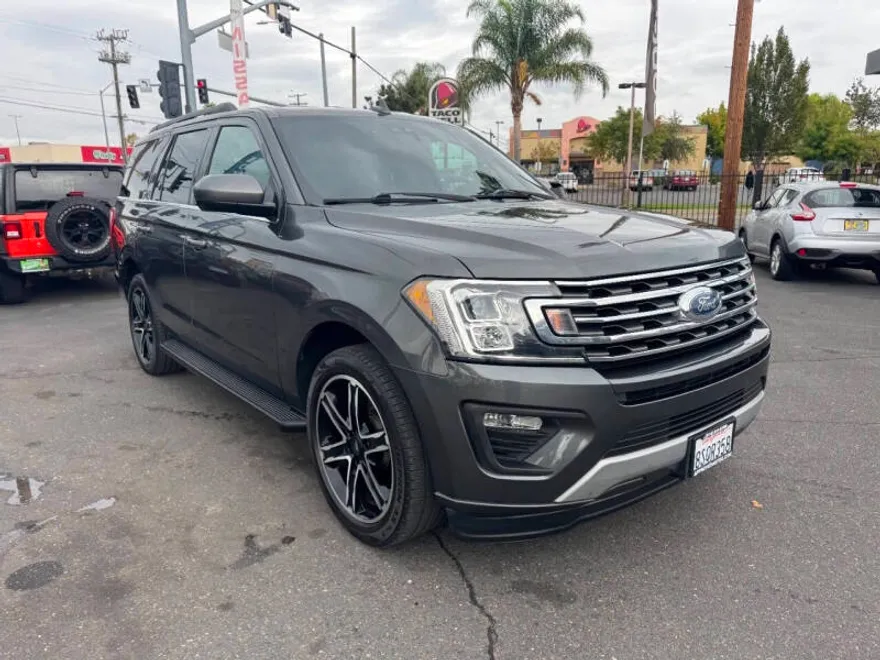 2020 Ford Expedition XLT photo 1