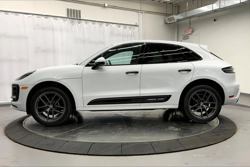 2025 Porsche Macan T photo 1