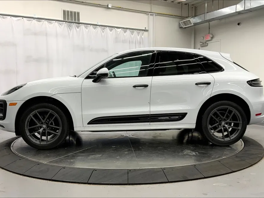 2025 Porsche Macan T photo 1