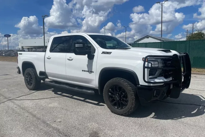 2025 Chevrolet Silverado 2500HD LTZ photo 1