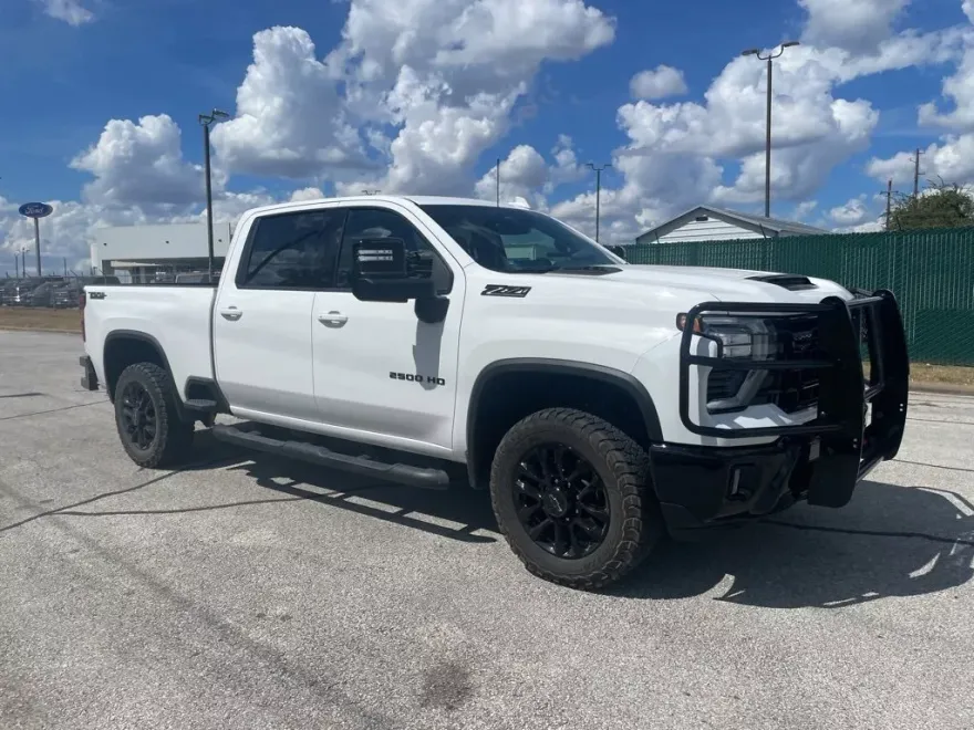 2025 Chevrolet Silverado 2500HD LTZ photo 1
