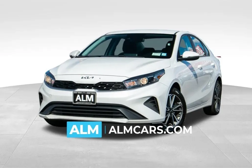 2023 Kia Forte LXS photo 1