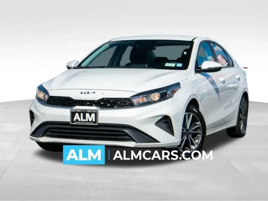 2023 Kia Forte LXS photo 1
