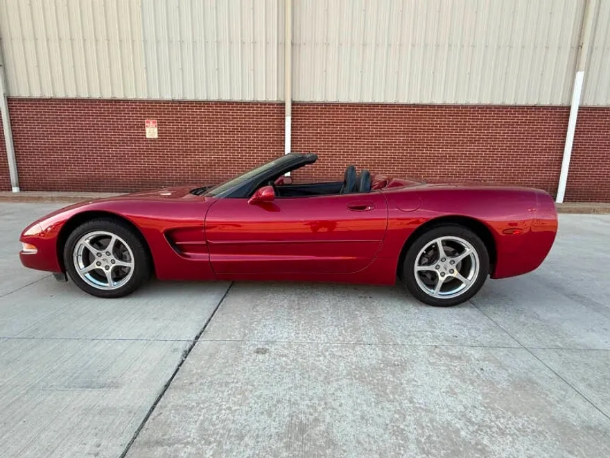 2002 Chevrolet Corvette photo 1