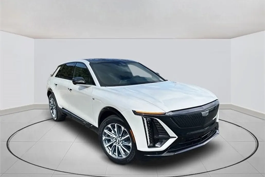 2025 Cadillac Lyriq Sport photo 1